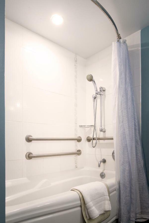 Studio At Ala Moana With Ocean Views Apartment Honolulu Bagian luar foto