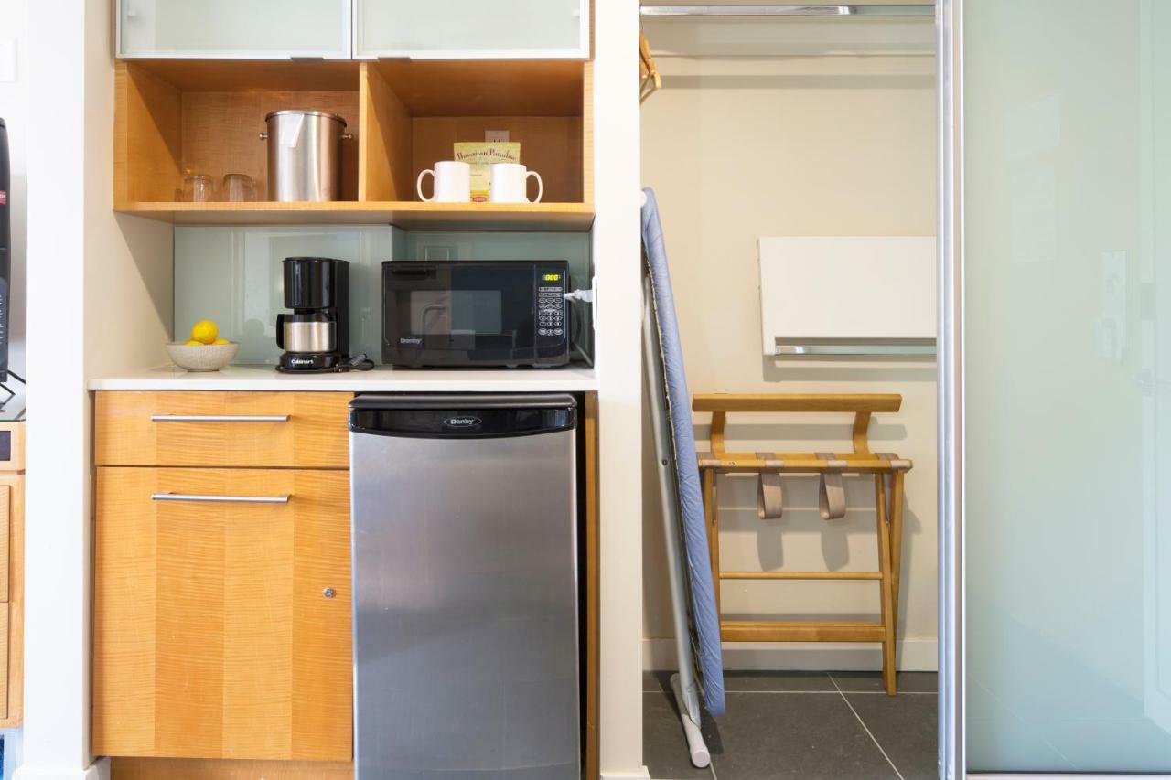 Studio At Ala Moana With Ocean Views Apartment Honolulu Bagian luar foto