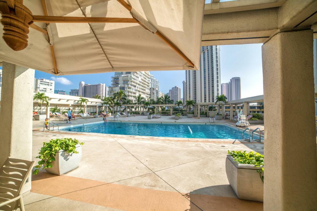 Studio At Ala Moana With Ocean Views Apartment Honolulu Bagian luar foto